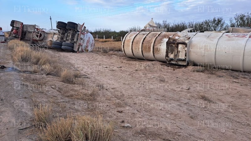 Tráiler con 60 mil litros de diésel vuleca y causa alerta en carretera Monclova-Sabinas