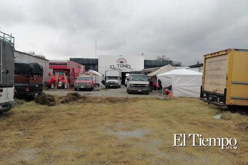 Comerciantes de Moroleón se instalan a marcha forzada en El Túnel