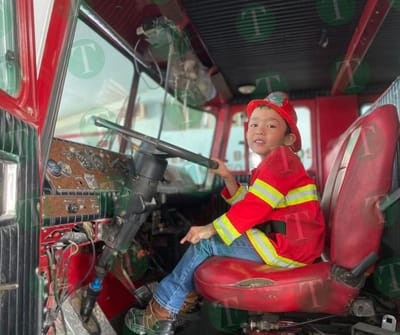  Irving es el bombero más joven de la historia en la estación de apaga fuego 