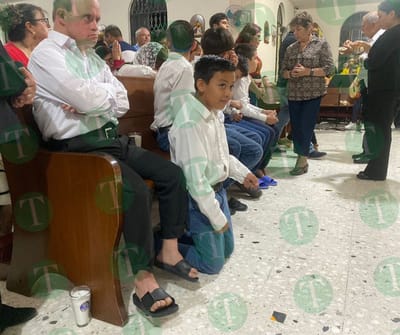 Lavan pies de 'apóstoles' en inicio de triduo pascual