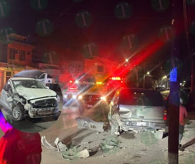 'Fiesta' de "fierros" en la Alameda: choque deja cuantiosos destrozos