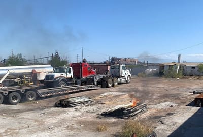 Arden llantas dentro de taller al sur de Monclova