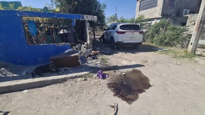 Cobarde cafre impacta su vehículo contra una casa y huye