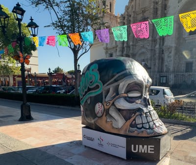 Catrinas, alebrijes y calaveras adornan y dan color a la Plaza de Armas y el Paseo Capital de Saltillo