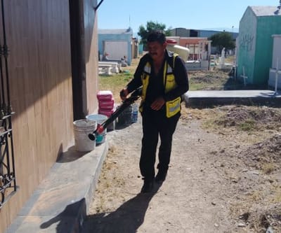 Fumigan Panteón Dolores para combatir el dengue