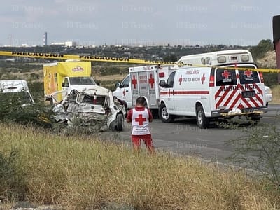 Fatal choque entre tráiler y auto deja una víctima mortal en Sabinas