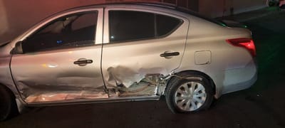 Par de vehículos se incrustan en Allende y Juárez