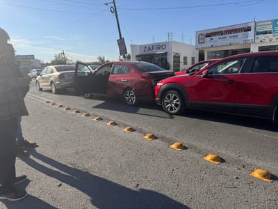 Falta de precaución provoca carambola en el bulevar Francisco I. Madero