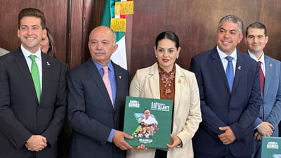 El Congreso del Estado recibe el primer informe del Gobernador Manolo Jiménez; lo entrega Óscar Pimentel