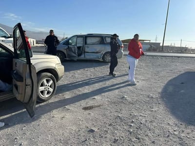Fuerte accidente en el bulevar Santa Cecilia; una camioneta fuga