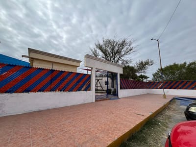 Dávila visita a Kimberly en casa hogar Alba Moreira