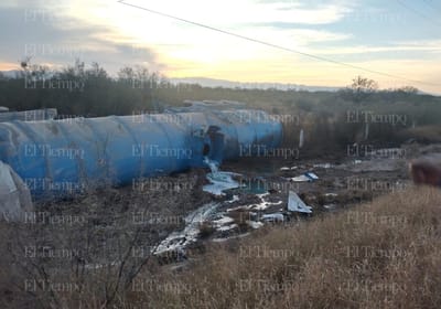 Vuelca pipa de diesel y derrama combustible en la 53