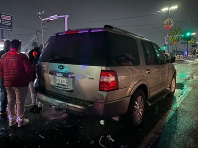 Choque por alcance en el bulevar Pape deja cuantiosos daños materiales
