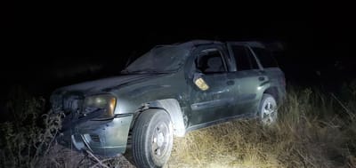 Camioneta destrozada y abandonada fue localizada en la carretera 57