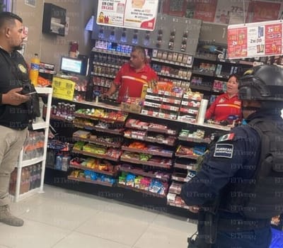 Ladrón comete un violento asalto en tienda OXXO de la colonia Campanario