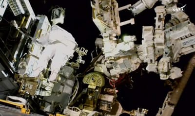 NASA buscará microbios fuera de la Estación Espacial Internacional en próxima caminata espacial