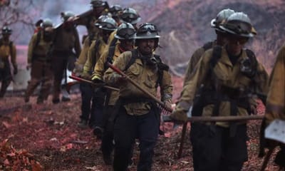 Incendio Hughes en Los Ángeles avanza sin control, miles evacuados