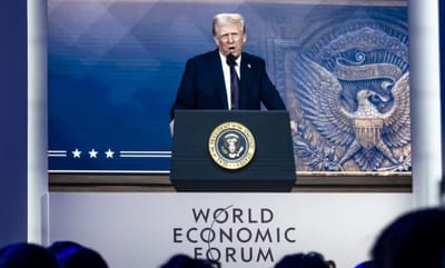 Trump en Davos: 'Manufacturen en EE.UU. o enfrenten aranceles'