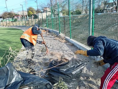 Realizan mantenimiento a las áreas deportivas del parque La Llanta
