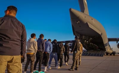 Inician vuelos de deportaciones masivas de migrantes bajo la nueva administración de Trump