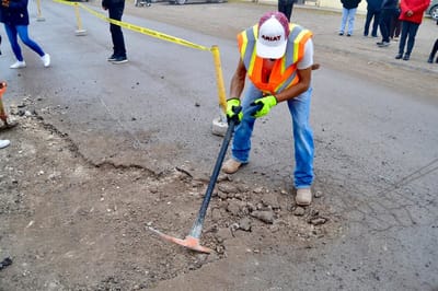 El municipio de Múzquiz arranca campaña de bacheo en vialidades principales