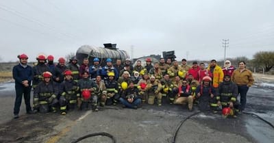Reconocen labor de bomberos de toda la región tras explosión de pipa