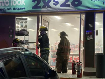 Adicto a inhalantes incendia un Oxxo en la colonia Rogelio Montemayor