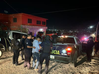 Policía sofoca camorra y arrestan a tres