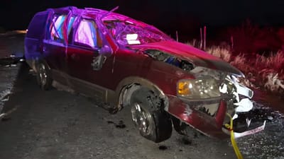 Sobreviven a volcadura en la 57