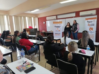 Inician con éxito los cursos de peinado y maquillaje en ICATEC