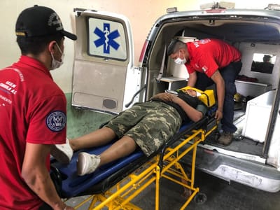 Turba de mujeres deja tinta en sangre a menor de edad