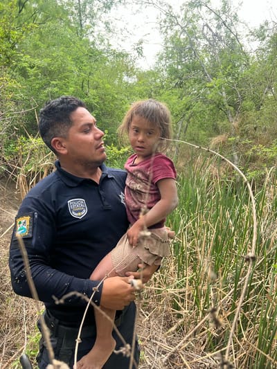 Localizan a niña de 6 años desaparecida tras caída en arroyo en Lomas de la Villa