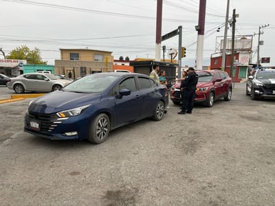Dama provoca choque por alcance en el bulevar Pape 