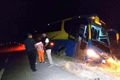 Autobús de Turismo Estrella se accidenta en la carretera Cuatro Ciénegas-San Pedro