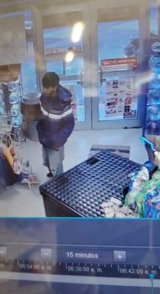 Finge comprar un celular en un OXXO y lo roba: alerta en Monclova