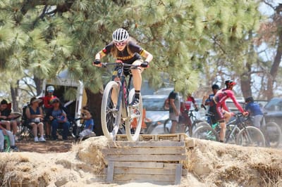 Alumna de la Escuela Normal de Monclova destaca en ciclismo y clasifica a los Nacionales CONADE 2025 