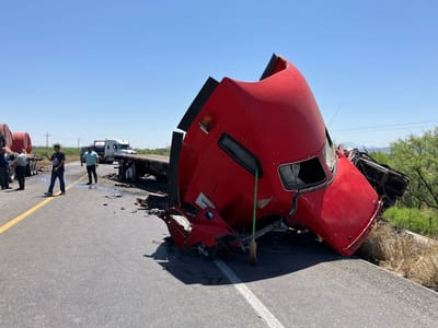 Choque entre tráileres paraliza el tránsito en la Federal 53 de Castaños 