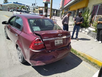 Choque por alcance en Monclova deja daños materiales​