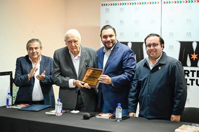 Monclova reconoce a Don Arturo Berrueto y Lucas Martínez por su labor histórica