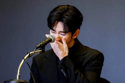 "Lágrimas sospechosas": Kim Soo-hyun estalla en llanto al negar polémica