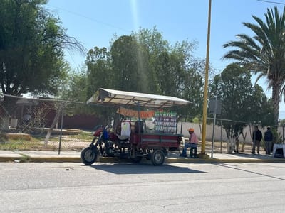 Fruta y botellas de agua fue lo que se vendió hoy en escuelas 