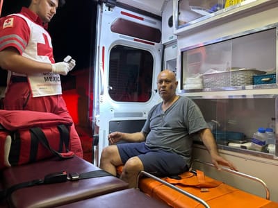 Hombre sufre caída en bicicleta frente a secundaria; se encontraba en estado de ebriedad