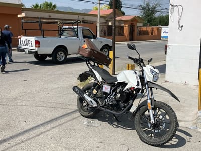 Motociclista ebrio provoca accidente en el Fraccionamiento Monclova