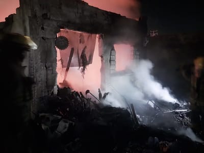 Fuego arrasa con hogar en Monclova, familia a salvo gracias a la pronta reacción