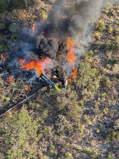 Helicóptero de brigadistas cae en Arteaga: ocho lesionados