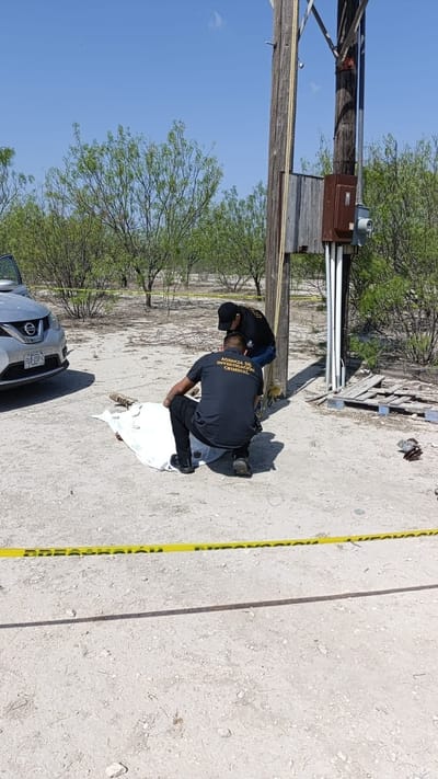 Muere hombre al caer de poste en rancho de Nava