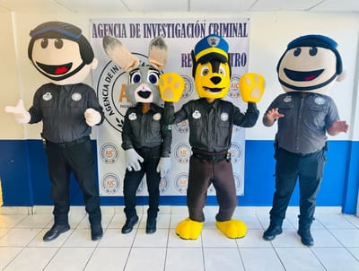 ¡No todo es persecución! Policías sorprenden a niños en su día