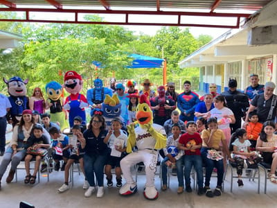 ¡Superhéroes en patrulla! Policías sorprenden a niños de Monclova
