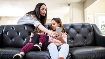 Madres digitales: criando desde la urgencia y la falta de apoyo   