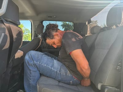 ¡Se le va a secar la mano! 'Oveja negra' agrede a su madre